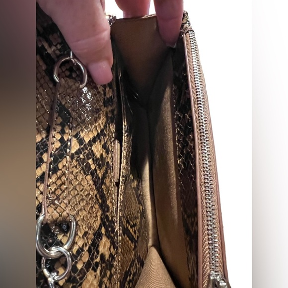 Urban Outfitters Snakeskin Purse /Crossbody Clutch 🔥🔥HOST PICK🔥🔥 - Picture 3 of 3